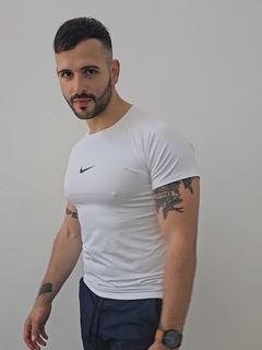 Camiseta Deportiva NIKE PRO PREMIUM - ¡3x1 exclusivo! - INFINITE