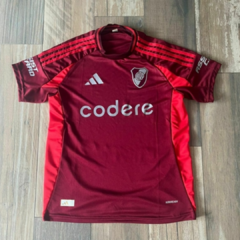 CAMISETA TITULAR/ALTERNATIVA + CAMPERA ROMPEVIENTO RIVER PLATE DE REGALO - comprar online