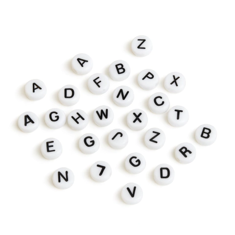 Charms Letras Acrílicas Redondas Blanco y Negro – Pack x20 g