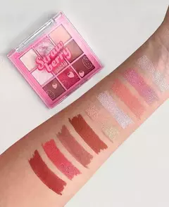 StrawBerry Party - City Girls na internet