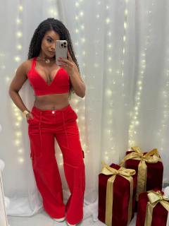 Conjunto calça e cropped vermelho na internet