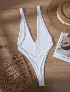 Traje de baño entero escote profundo en internet