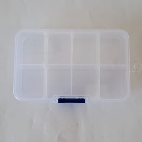 Caja Plastica - 8 DIvisiones - 10cm Ancho - 7 de largo - 2cm Alto