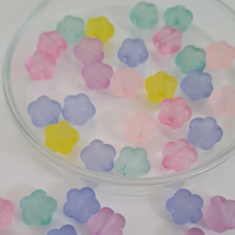 Cuenta Plástica Flor Traslucida x 10 grs (Aprox 11 un. Surtidas) - comprar online