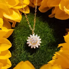 Collar Girasol Giratorio © FULL