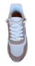 Zapatilla Vizzano beige con detalles en blanco y cordones blancos, vista superior.
