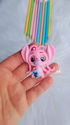 Angel com caderno