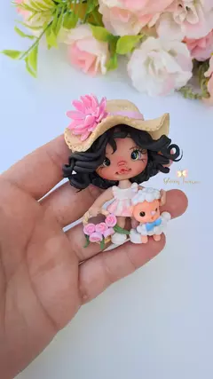 Menina com ovelhinha (pele negra)