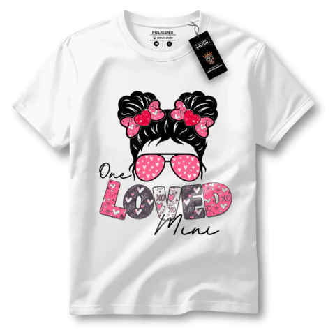 Camiseta Feminina de Algodão Premium"One Loved Mini" Estampa Gráfica Corações - Philklen - comprar online