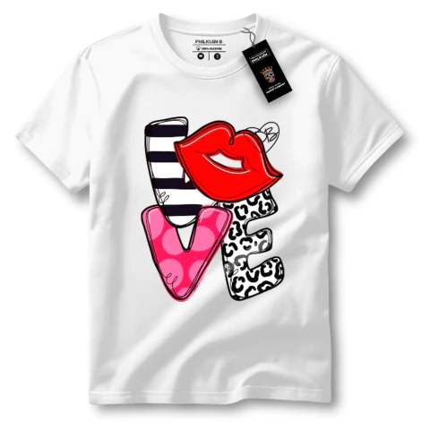 Camiseta Feminina de Algodão Premium "LOVE" com Lábios Vermelhos - Estampa Estilosa - Philklen - comprar online