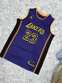 MUSCULOSA LOS ANGELES LAKERS #23 JAMES en internet