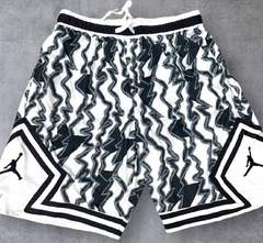 SHORT JORDAN DISEÑO BLANCO/NEGRO