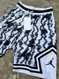 SHORT JORDAN DISEÑO BLANCO/NEGRO - comprar online