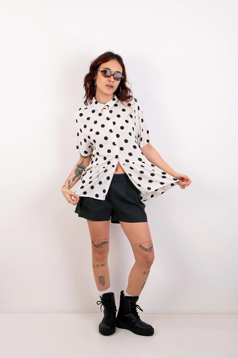 Camisa P&B de Poá com Babados