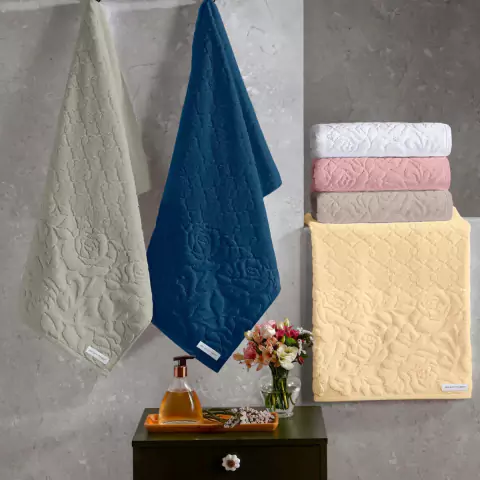Toalha de Banho Jacquard Soraya Buettner -100% Algodão 70cm x 1,40m