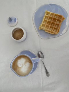 Taza + plato irregular Santorini - comprar online