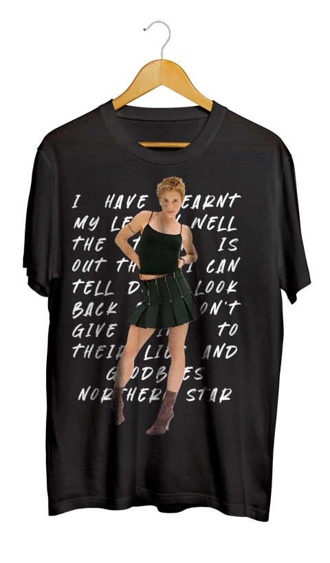 camiseta preta com a melanie c sporty spice a frente do refrão da sua musica nothern star em letras atras dela