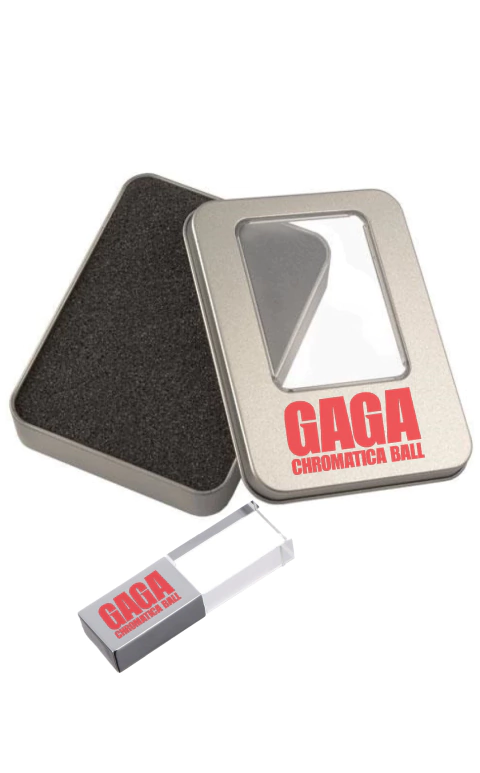 Pen drive exclusivo da Lady Gaga para a turnê Chromatica Ball, acompanhado de uma caixa metálica com acabamento elegante.