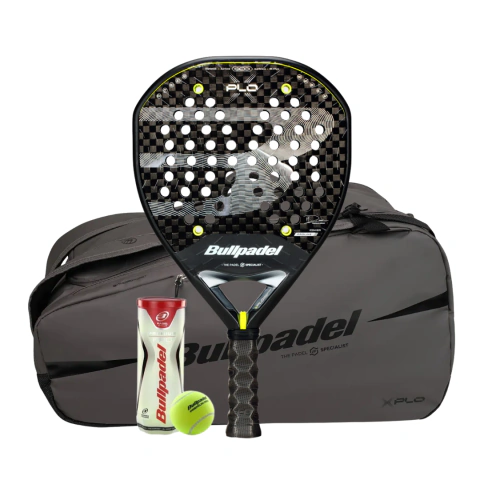 Combo de paleta Bullpadel Xplo 2026 Di Nenno, paletero gris medio, tubo de pelotas y overgrip, equipo completo de pádel profesional.