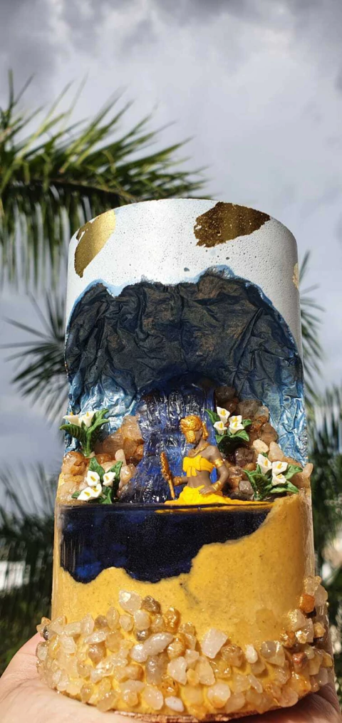 Incensário 3 em 1 base em concreto de Oxum com Cachoeira