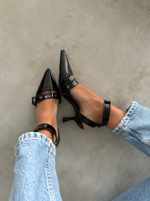 Scarpin Slingback Verniz Preto Ilhós - comprar online