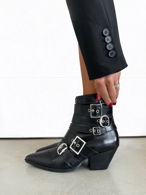 Bota Western Cano Baixo Couro Fivelas Preta