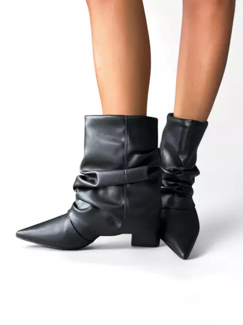 Bota Preta Capa Salto Bloco Slouch - comprar online