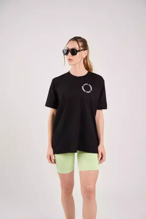 Remera deportiva para mujer de algodón.
Ideal para combinar con leggings, shorts o bikers es la prenda que no te puede faltar. 