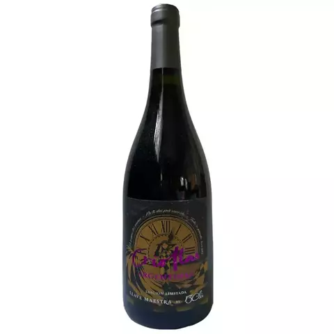 Botella de vino tinto 13 Cles Edición Limitada Criolla con diseño distintivo y etiqueta artística.