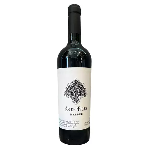 Botella de vino tinto As De Picas Malbec con etiqueta blanca y diseño de un as de picas negro
