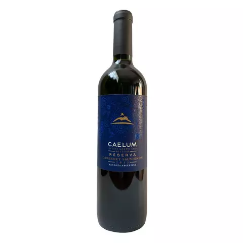 Botella de vino tinto Caelum Reserva Cabernet Sauvignon 2015 de Mendoza, Argentina con etiqueta azul y detalles dorados