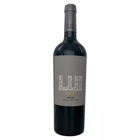 Botella de vino tinto, con etiqueta gris letras blancas y dorada