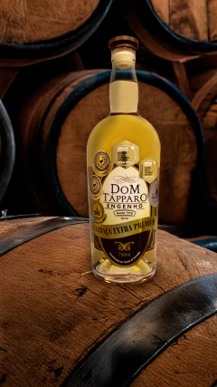 Cachaça Extra Premium 12 Anos Europeu Dom Tápparo – 750ml + Copo Dose Ole 60ml Vidro - Dom Tápparo - Engenho Dom Tápparo