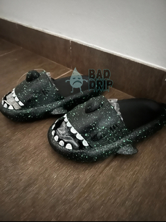 Chanclas Sharklas Galaxy Tiburon BRILLAN EN LA OSCURIDAD importadas