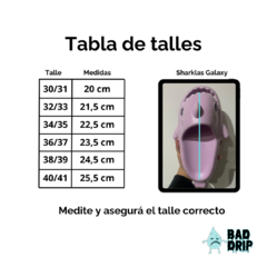 Chanclas Sharklas Galaxy Tiburon BRILLAN EN LA OSCURIDAD importadas - Bad Drip