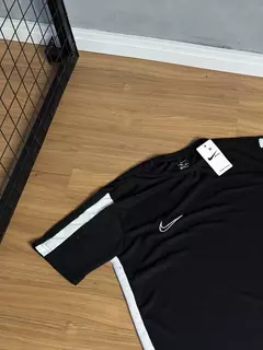 REMERA NIKE ACADEMY BORDADA en internet