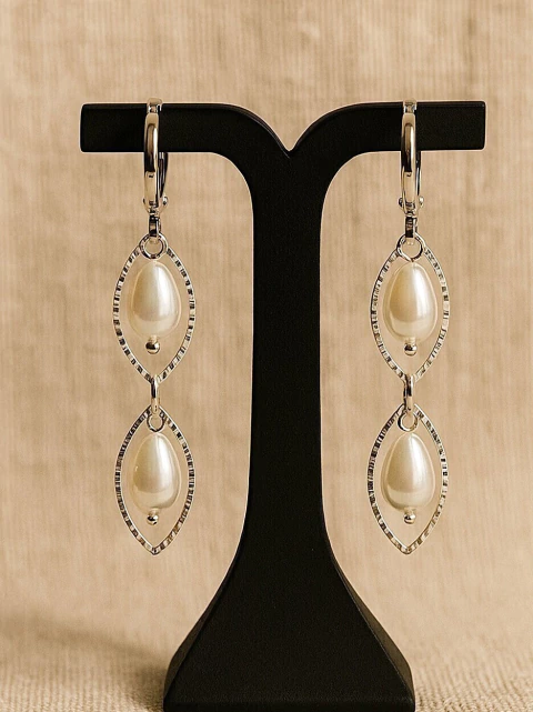 Brincos mini argola com elos navete e contas de murano pérola - comprar online