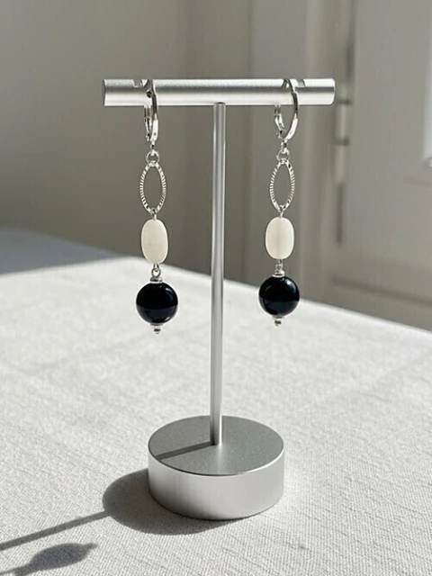 Brincos longos com pedra da lua e ágata preta - comprar online