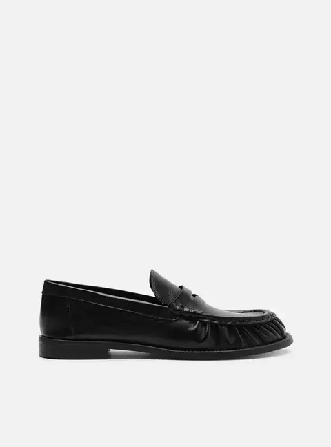 Mocassim Preto Couro Franzido Tira
