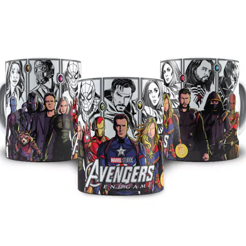 Caneca dos Vingadores com personagens de Avengers: Endgame, incluindo heróis como Homem de Ferro, Capitão América e outros.