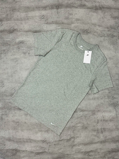 CAMISETA NIKE BASIC