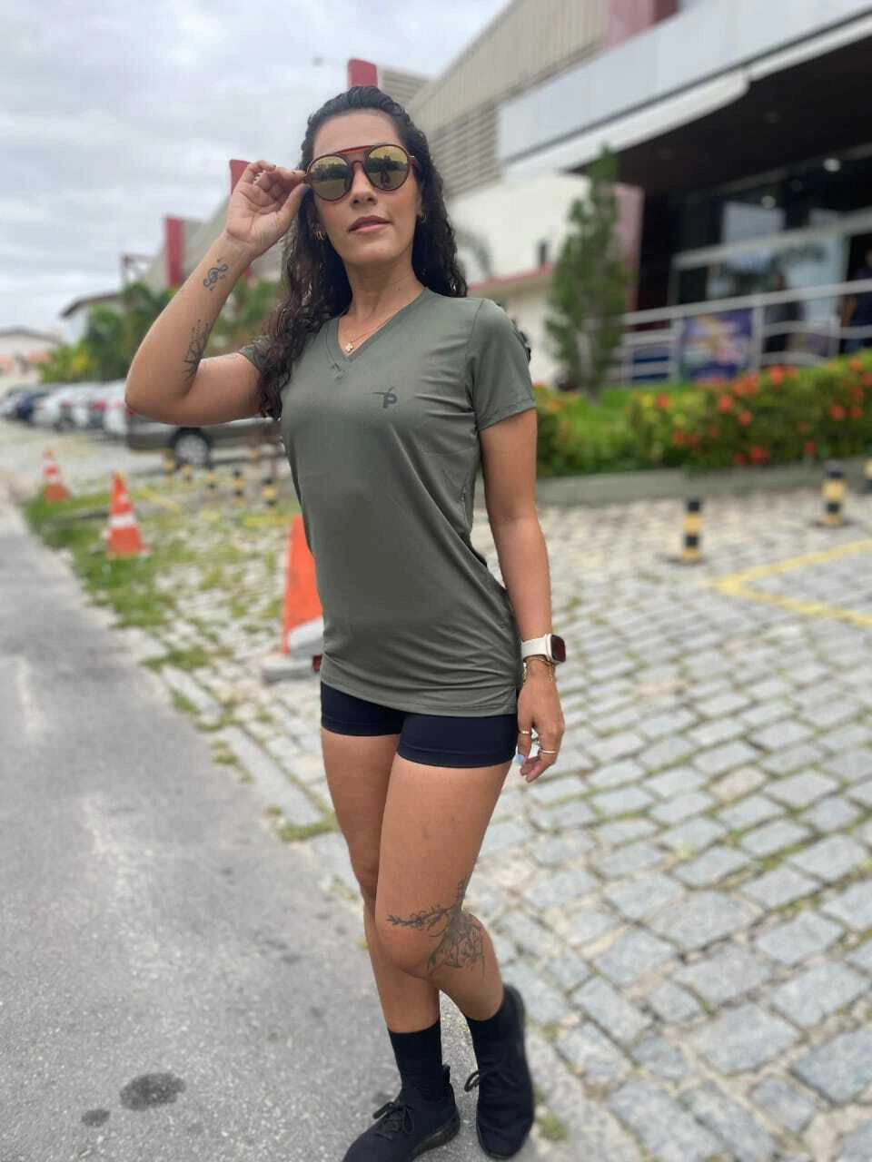CAMISETA GOLA V