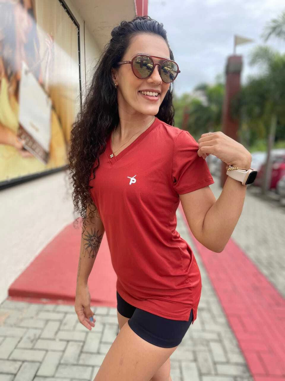 CAMISETA GOLA V