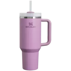 Vaso Quencher H2.0 FlowState™ de Stanley en color rosa, con diseño ergonómico y tapa con sorbete.