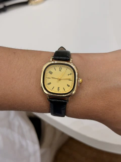 RELÓGIO MILANO PRETO DOURADO E FUNDO DOURADO