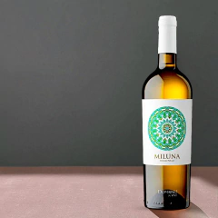 Miluna Puglia Bianco 2024 na internet