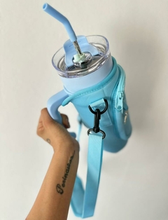 BOLSO FUNDA 1.2L C/CORREA PREMIUM PARA VASO QUENCHER STANLEY™ - SatisFaction™