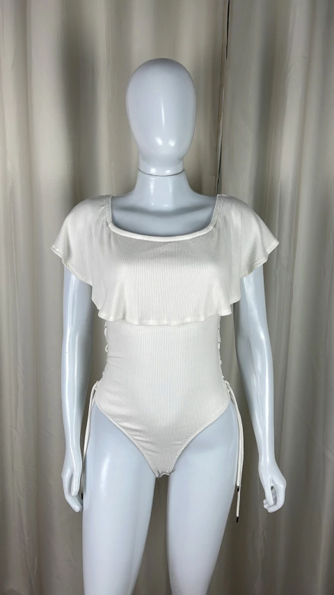 Body branco off white FOREVER 21 TAM U - veste até 40