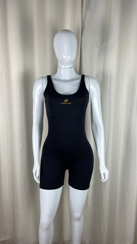 Macaquinho fitness preto TAM U - veste até 40