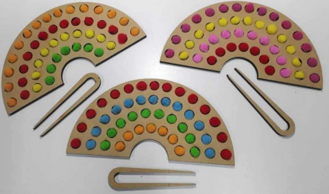 ARCO IRIS CON PINZA Y POMPONES - comprar online